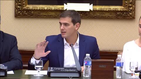 Albert Rivera de camino a la reunión de su grupo