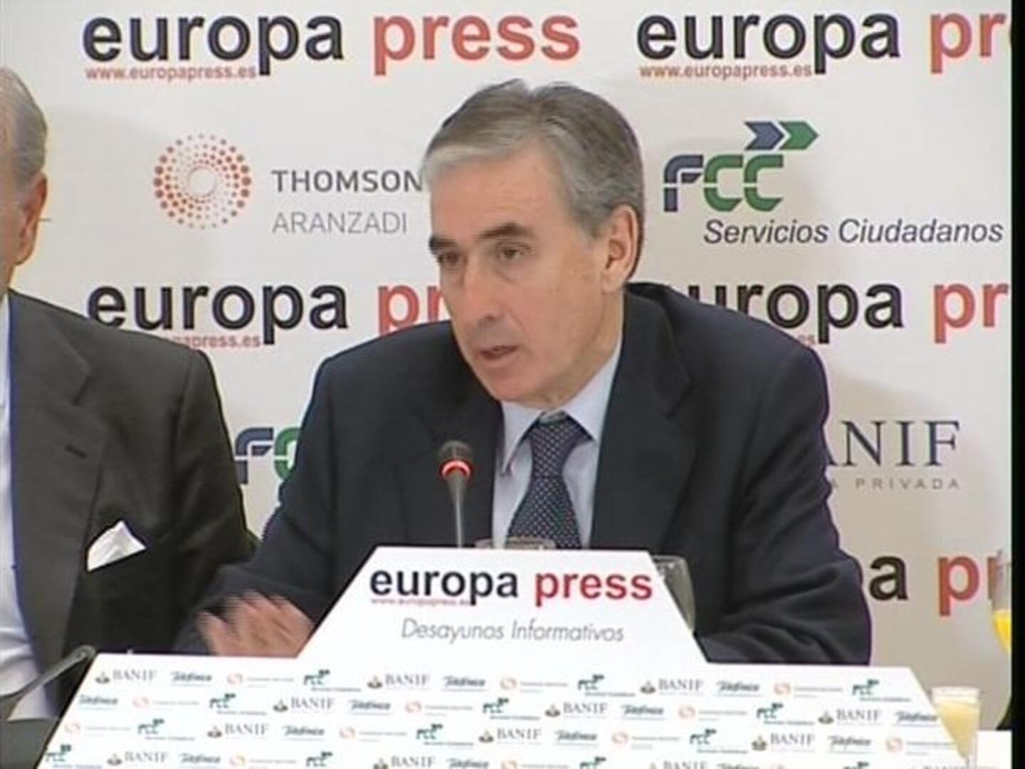 Jáuregui pone fecha a la decisión sobre el futuro de Zapatero: será «al final de este año» y «no antes»