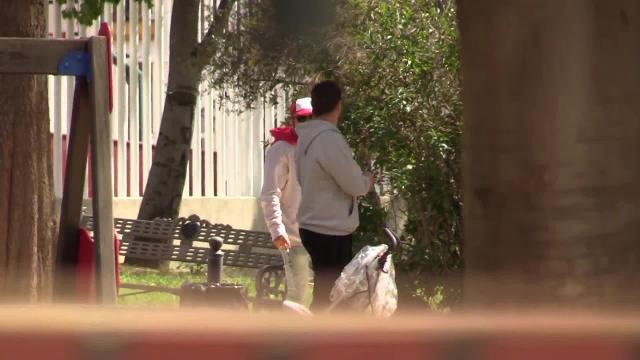 Kiko Rivera, todo un padrazo con sus pequeños en el parque