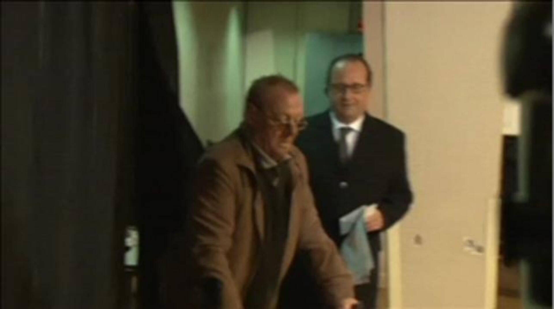 Marine Le Pen, líder del FN, tras votar en el colegio electoral de Henin-Beaumont