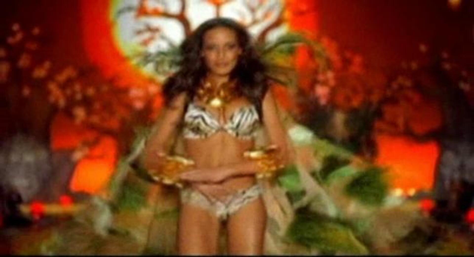 Los ángeles de Victoria's Secret desfilan sin Heidi