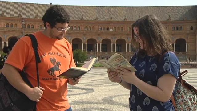 La gran librería efímera instalada el jueves en la Plaza de España