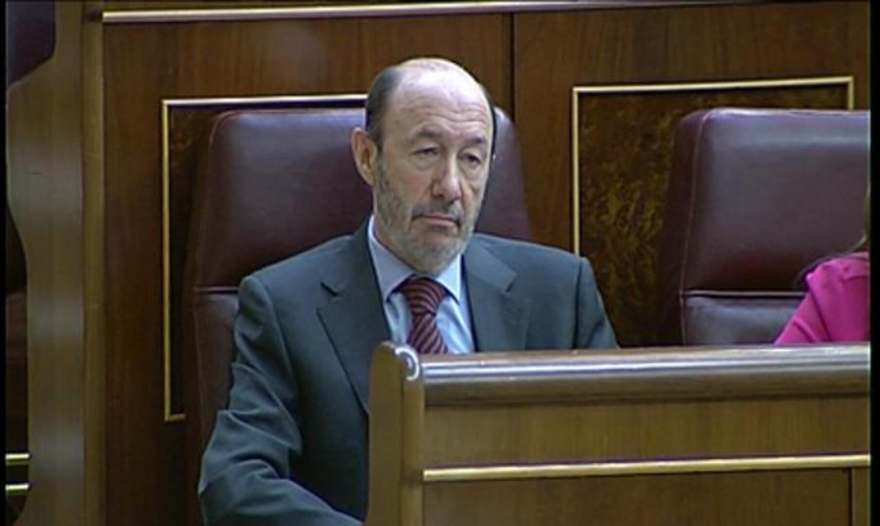 Rajoy critica el doble rasero de Rubalcaba: «La reforma laboral está bien si la hacen ustedes y mal si la hace el PP»