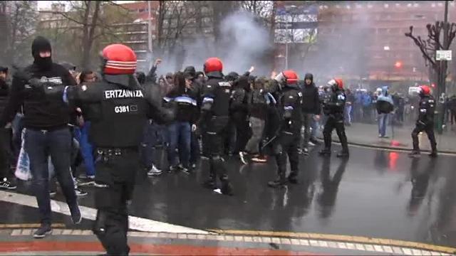 Ultras del Marsella apuñalan a un guardia de seguridad en San Mamés