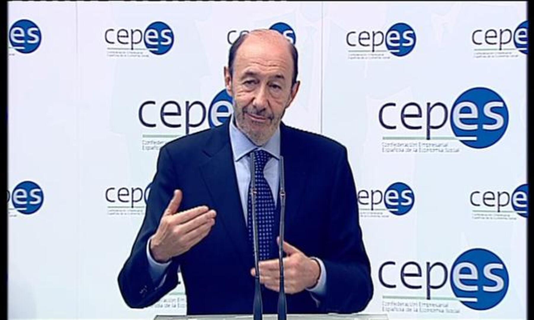 Rubalcaba promete que no congelará las pensiones y Rajoy responde que ya lo hizo
