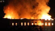 Arde el museo nacional de Río de Janeiro