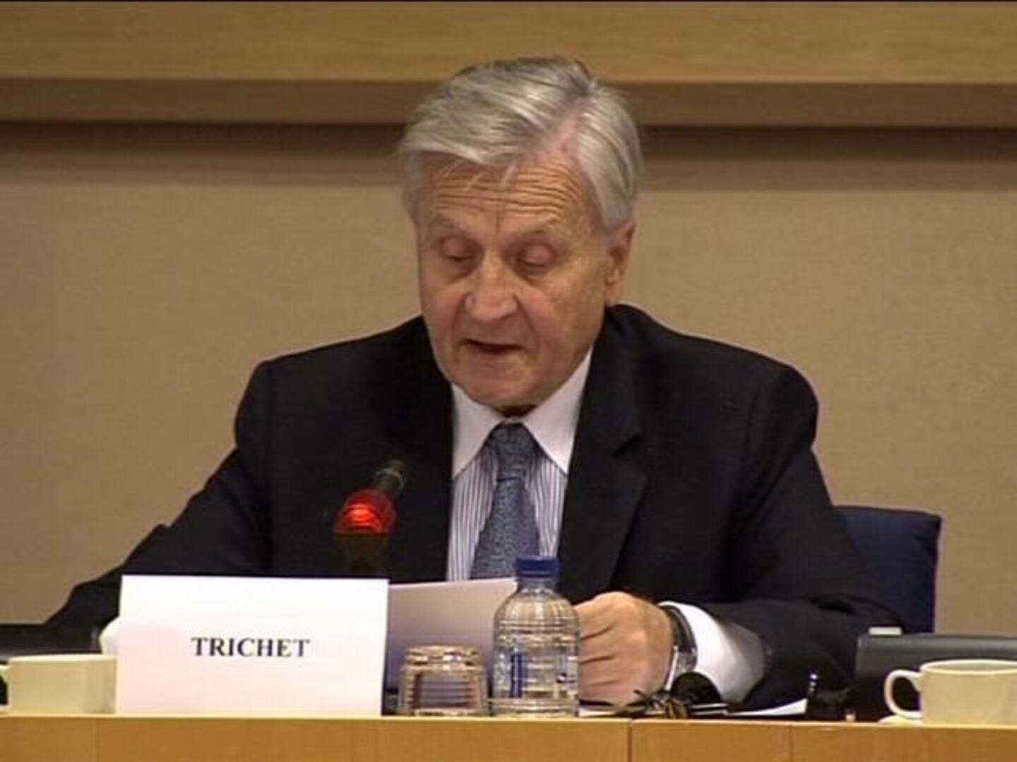 Trichet pide actuar de forma «urgente y contundente» ante una crisis «sistémica»