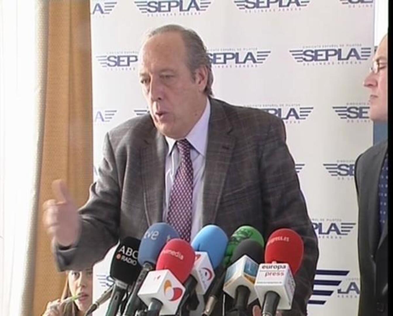 Los pilotos de Iberia amenazan con continuar la huelga en enero