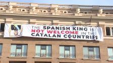 Despliegan una pancarta contra Felipe VI en Barcelona