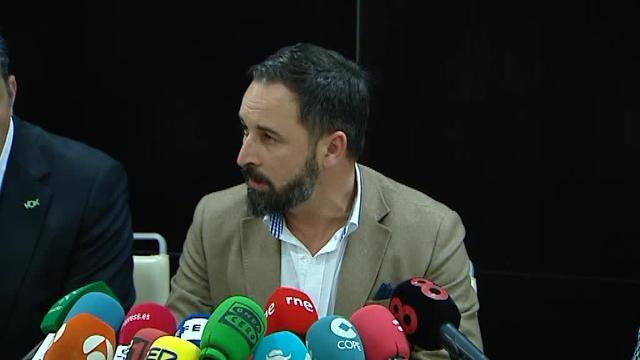 Abascal a los periodistas: &quot;El derecho a la información se produce a pesar de ustedes&quot;