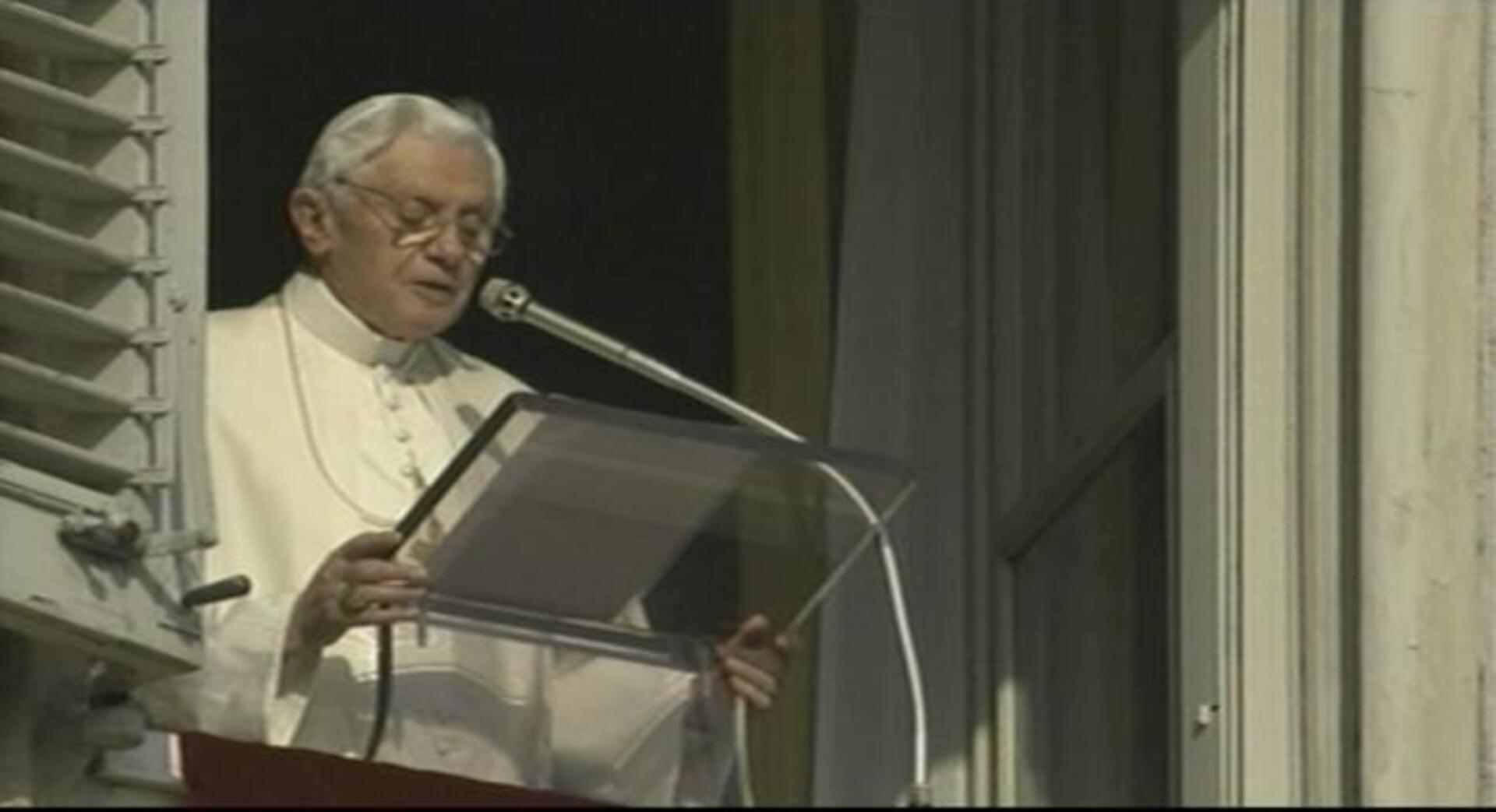 El Papa pide a las familias que defiendan la fidelidad y la vida