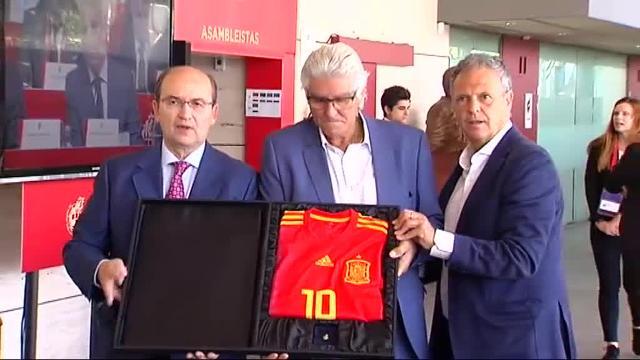 La Federación Española entrega la insignia de oro póstuma a José Antonio Reyes
