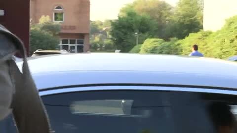 La Reina, en el vehículo conducido por el Rey en el que han llevado esta mañana a sus hijas al colegio