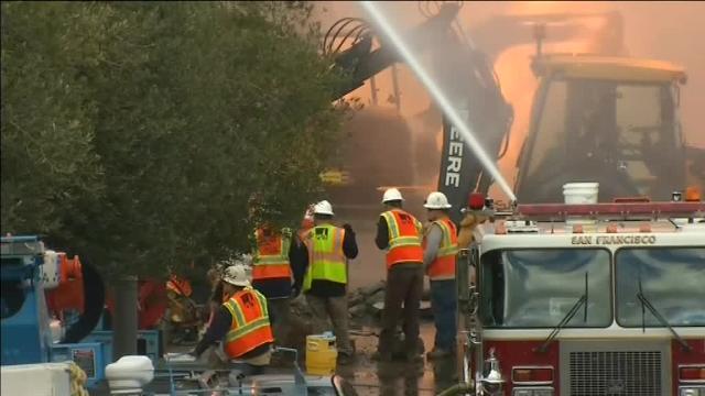 Impresionante llamarada por la explosión de una tubería de gas en San Francisco
