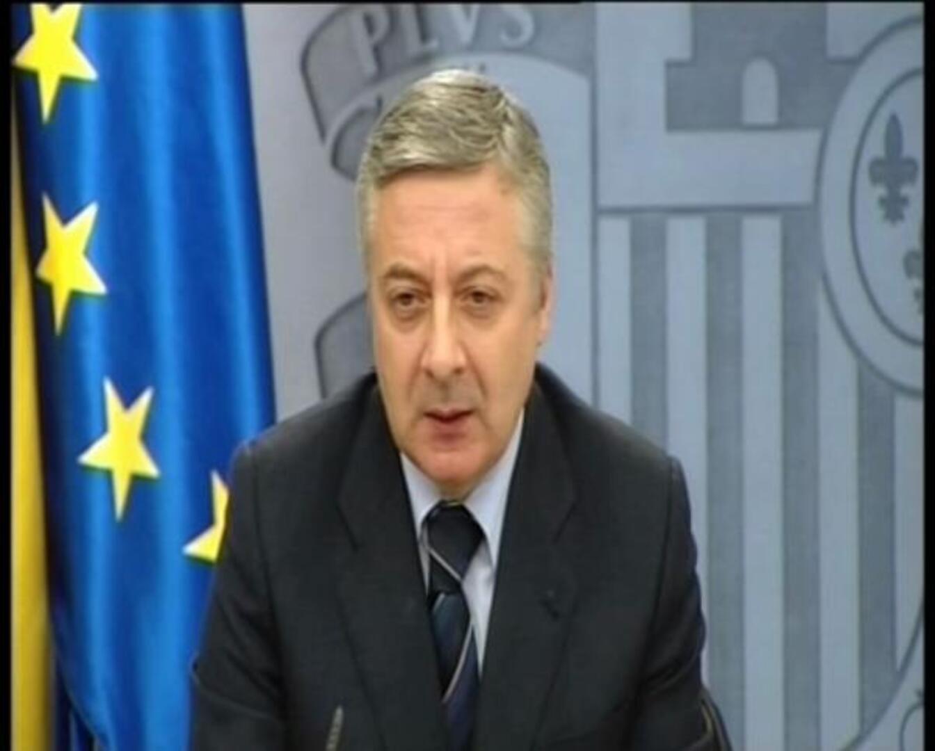 Zapatero retira la Ley Sinde tras un duro enfrentamiento en el Consejo de Ministros