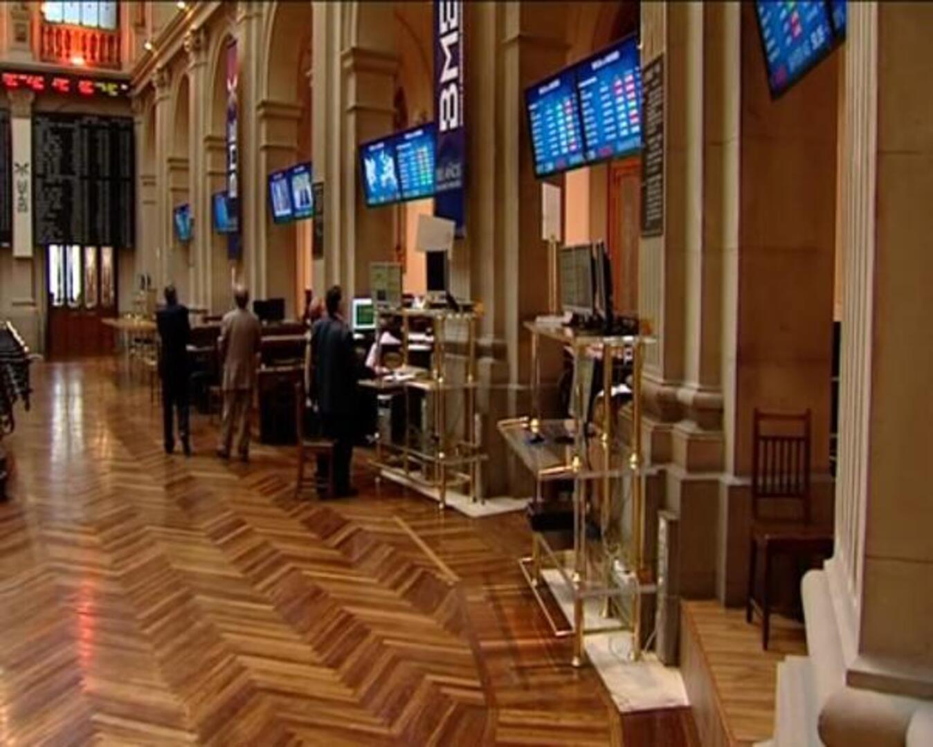 La Bolsa, en mínimos anuales, arrastrada por los bancos y Repsol