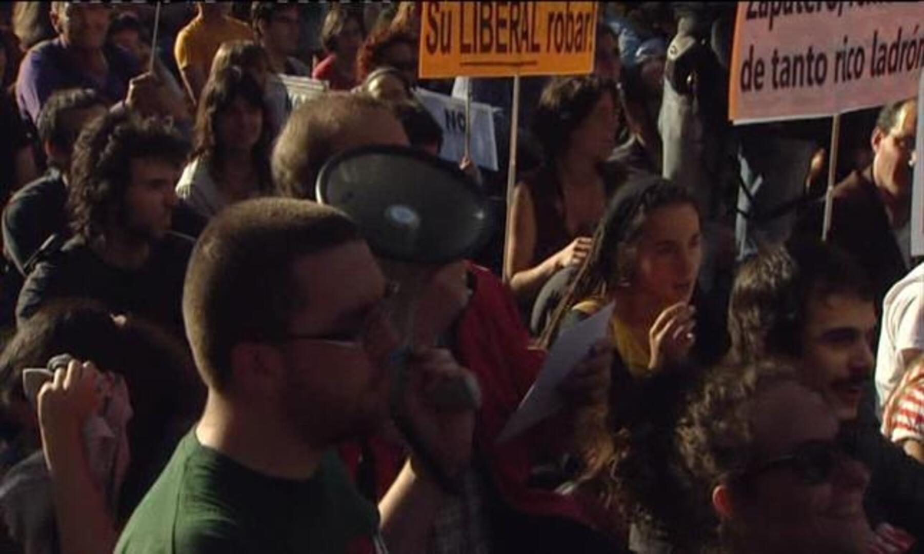 Los indignados redoblan su desafío