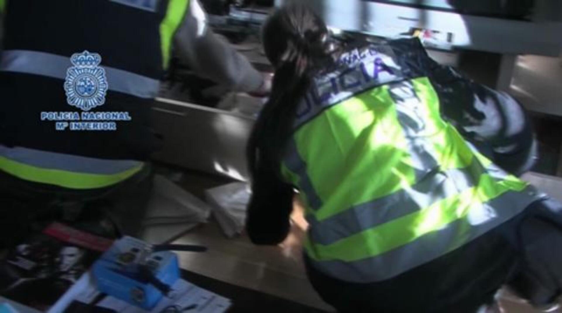 Cuatro «anonymous» detenidos, uno menor, por ataques a webs políticas