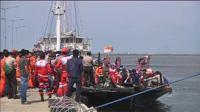 El incendio de un barco en Indonesia deja al menos 23 muertos