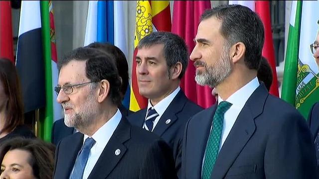 El Rey, junto a Mariano Rajoy, presidió la foto de familia de la Vi Conferencia de Presidentes