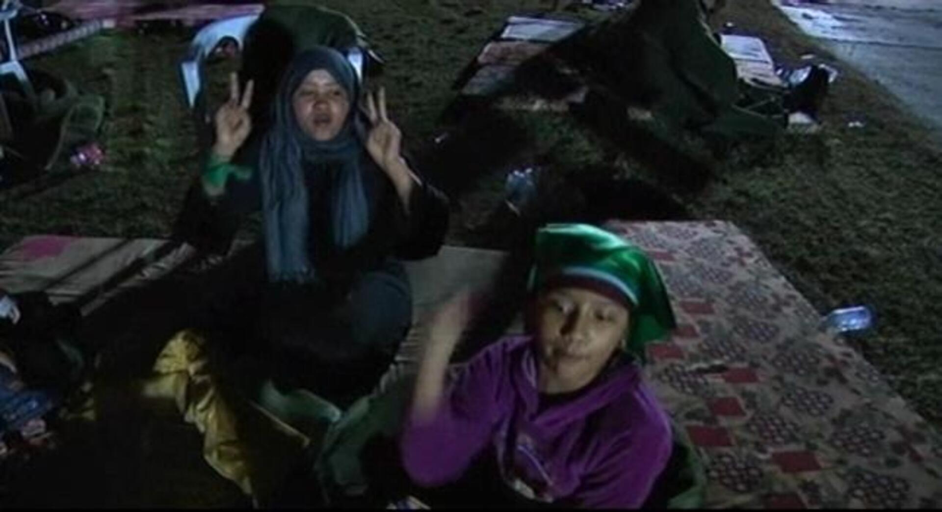 Un misil destruye un edificio del fortín de Gadafi