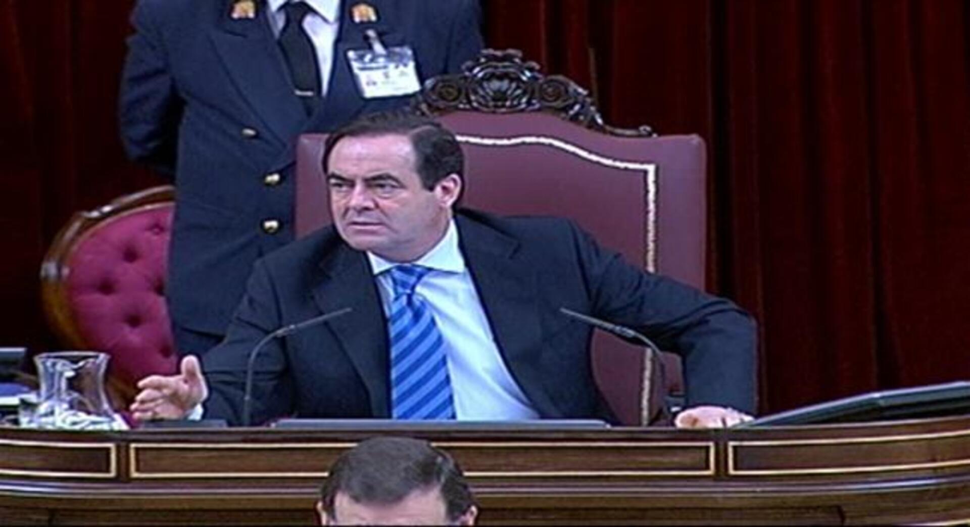 Rajoy: «El ministro de Fomento es un inútil total»