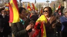 Las manifestaciones contra Sánchez en A Coruña y Sevilla se quedan a medio gas