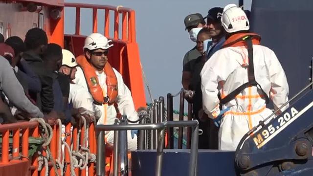 Salvamento Marítimo localiza dos nuevas pateras con 103 inmigrantes a bordo en el mar Alborán