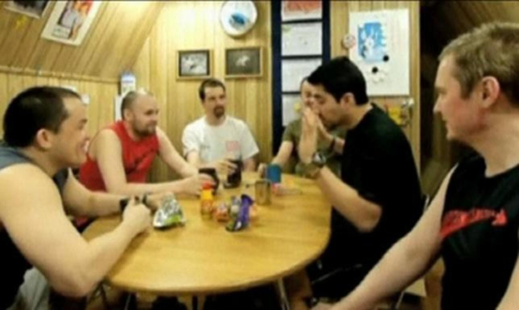 Los tripulantes del Mars 500 «aterrizan» en la Tierra