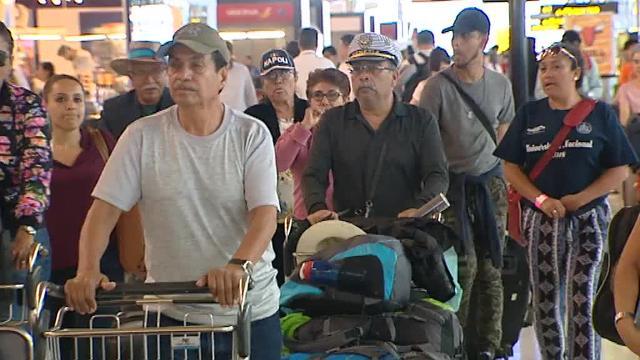 Primera gran escapada del verano con el carburante por las nubes