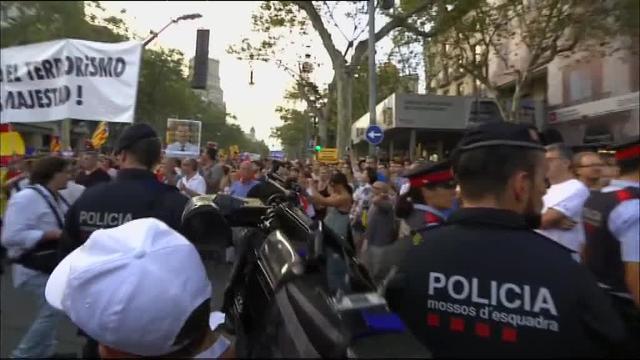 Captura de la noticia publicada por The New York Times. | Vídeo: Polémica en la manifestación