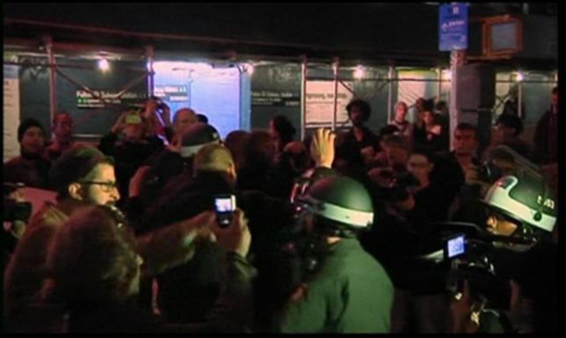 Otra veintena de «indignados», detenidos en Nueva York al volver al parque Zuccotti