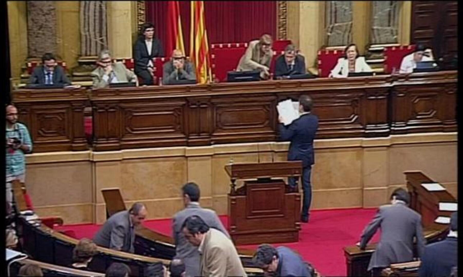 Puig avisa que «no se puede permitir mucho tiempo más» la acampada de «indignados» en Plaza Cataluña