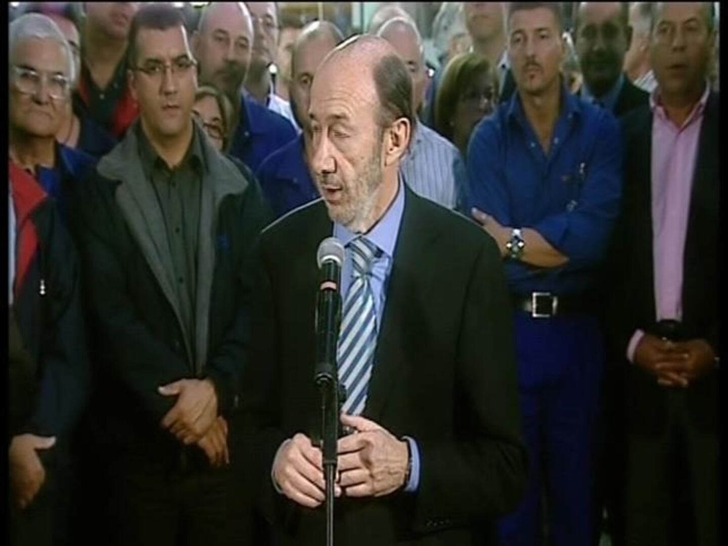 Rubalcaba llama a los partidos a seguir unidos tras el anuncio del fin de ETA