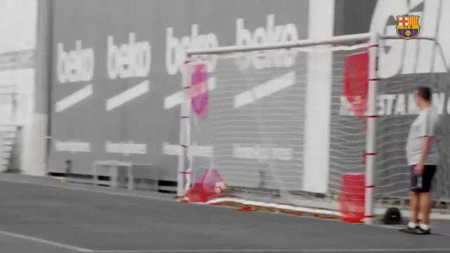 Messi luce nuevo cambio de look en el entrenamiento