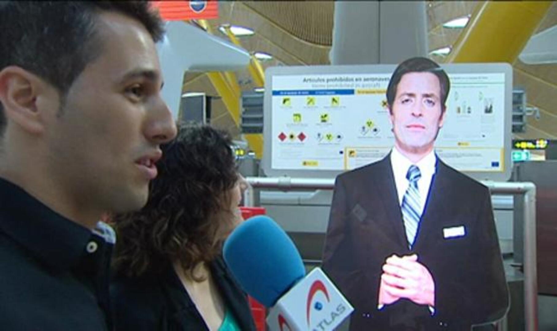 Iberia usará azafatas y azafatos virtuales en la T4 de Barajas