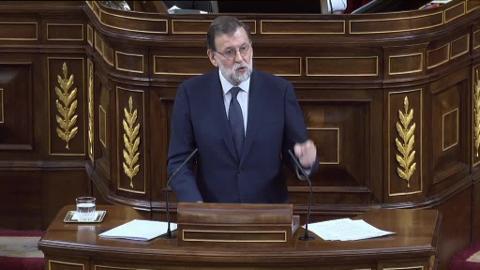El presidente del Gobierno, Mariano Rajoy, en la tribuna de oradores