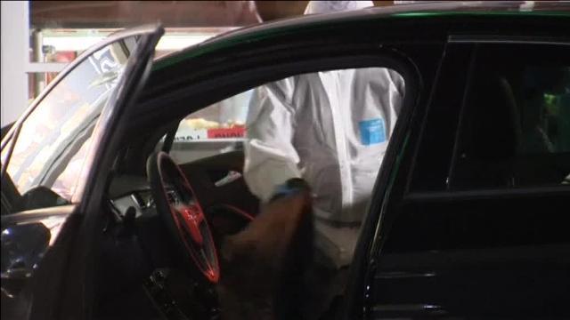 Un policía frente al Hotel Bergheim41, en Heidelberg, al oeste de Alemania, cerca del lugar en el que un conductor embistió contra varios peatones este sábado