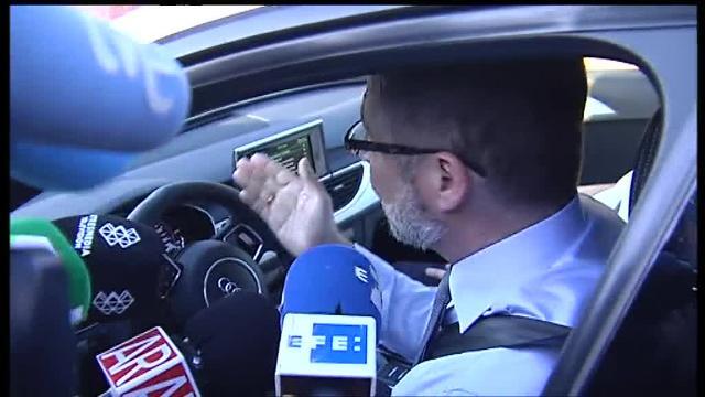 Miguel López en coche tras salir de la prisión de Fontcalent (Alicante)