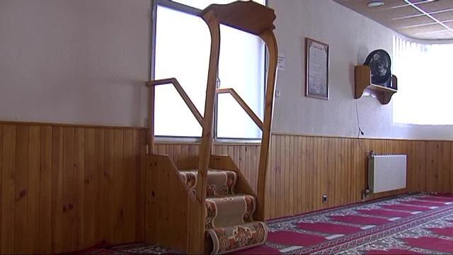 Flores y velas depositadas en las Ramblas en recuerdo de las víctimas del atentado terrorista. | Vídeo: Así eran los planes del imán