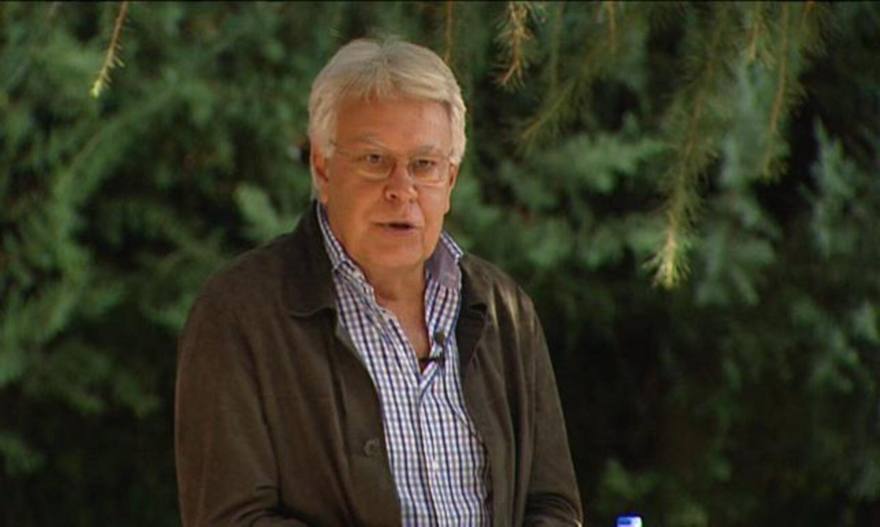 Felipe González lamenta ver al PSOE con «los brazos caídos» ante el 20-N