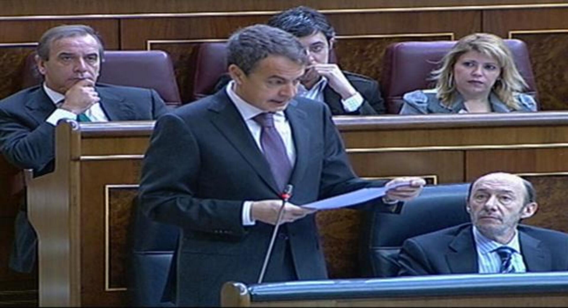Zapatero cree que no será fácil reducir el paro y Rajoy lamenta su incompetencia