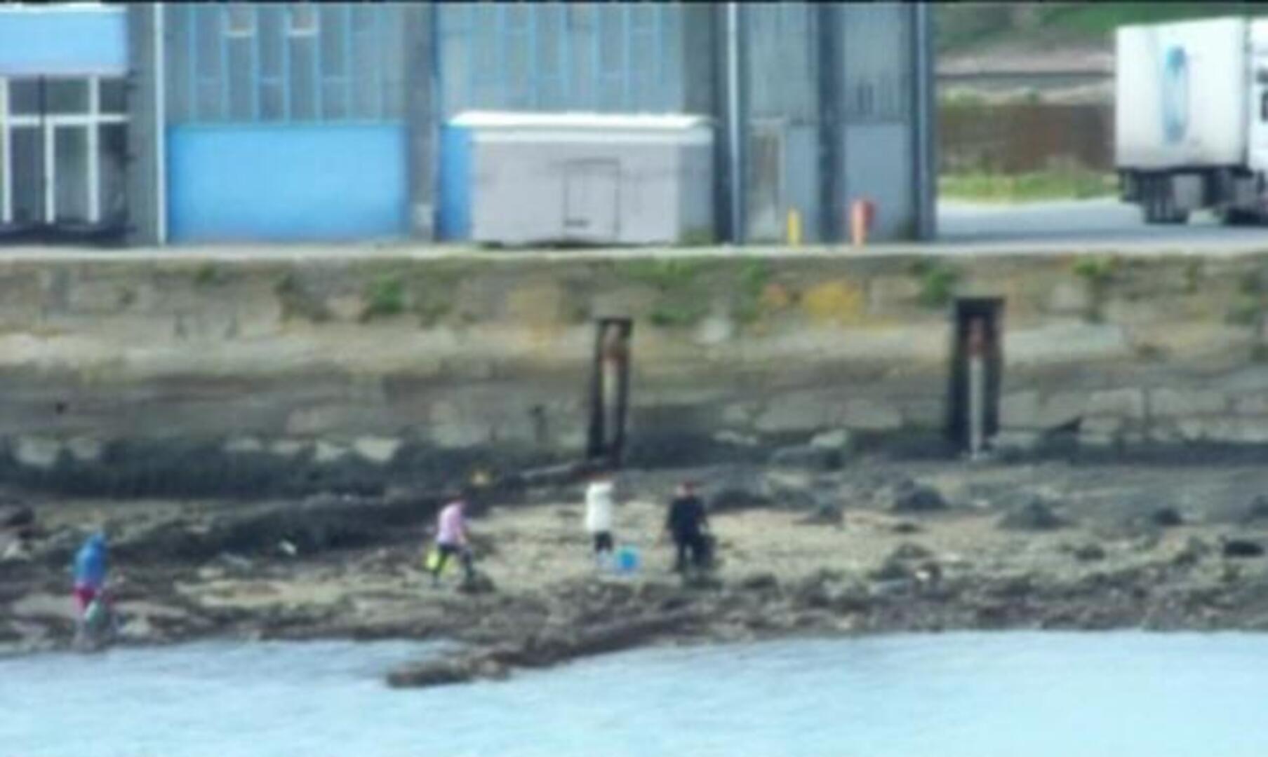 Los mariscadores gallegos «cazan» a los furtivos que les roban sus capturas