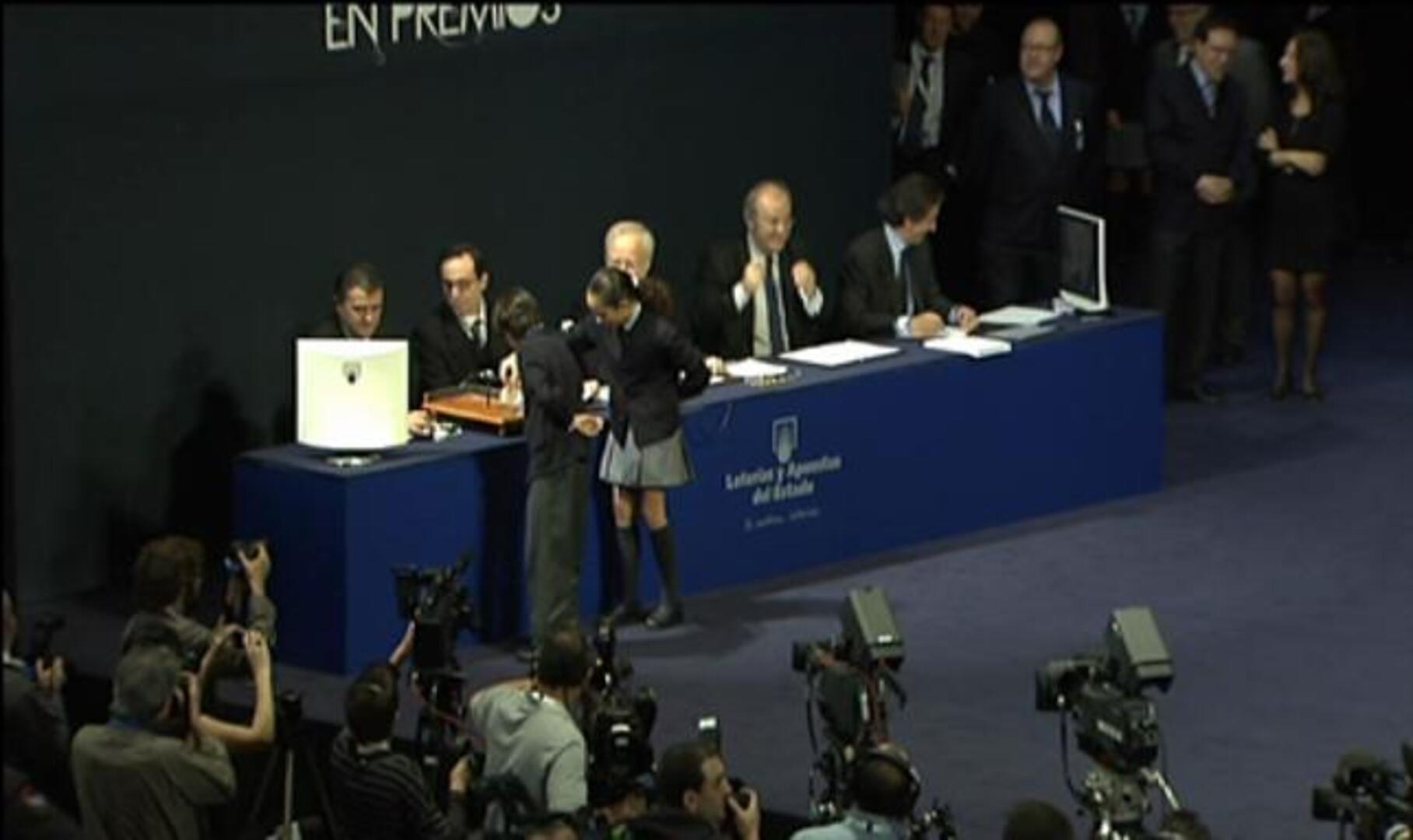 Lotería de Navidad 2012: El Gordo, 76.058, se reparte de norte a sur de España