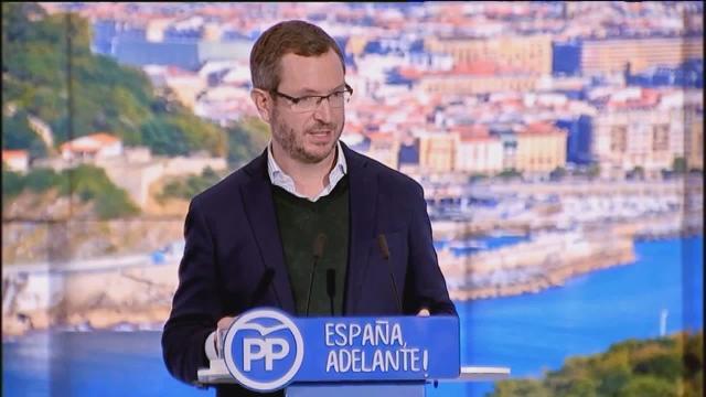 El coordinador de la ponencia social, Javier Maroto