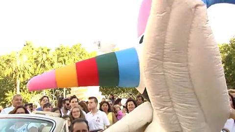 Curro este jueves por la tarde a su llegada a la plaza de San Francisco