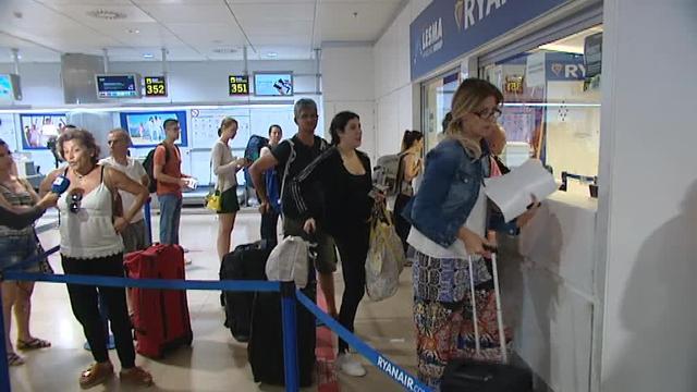 Cancelaciones de última hora aumentan la indignación contra Ryanair