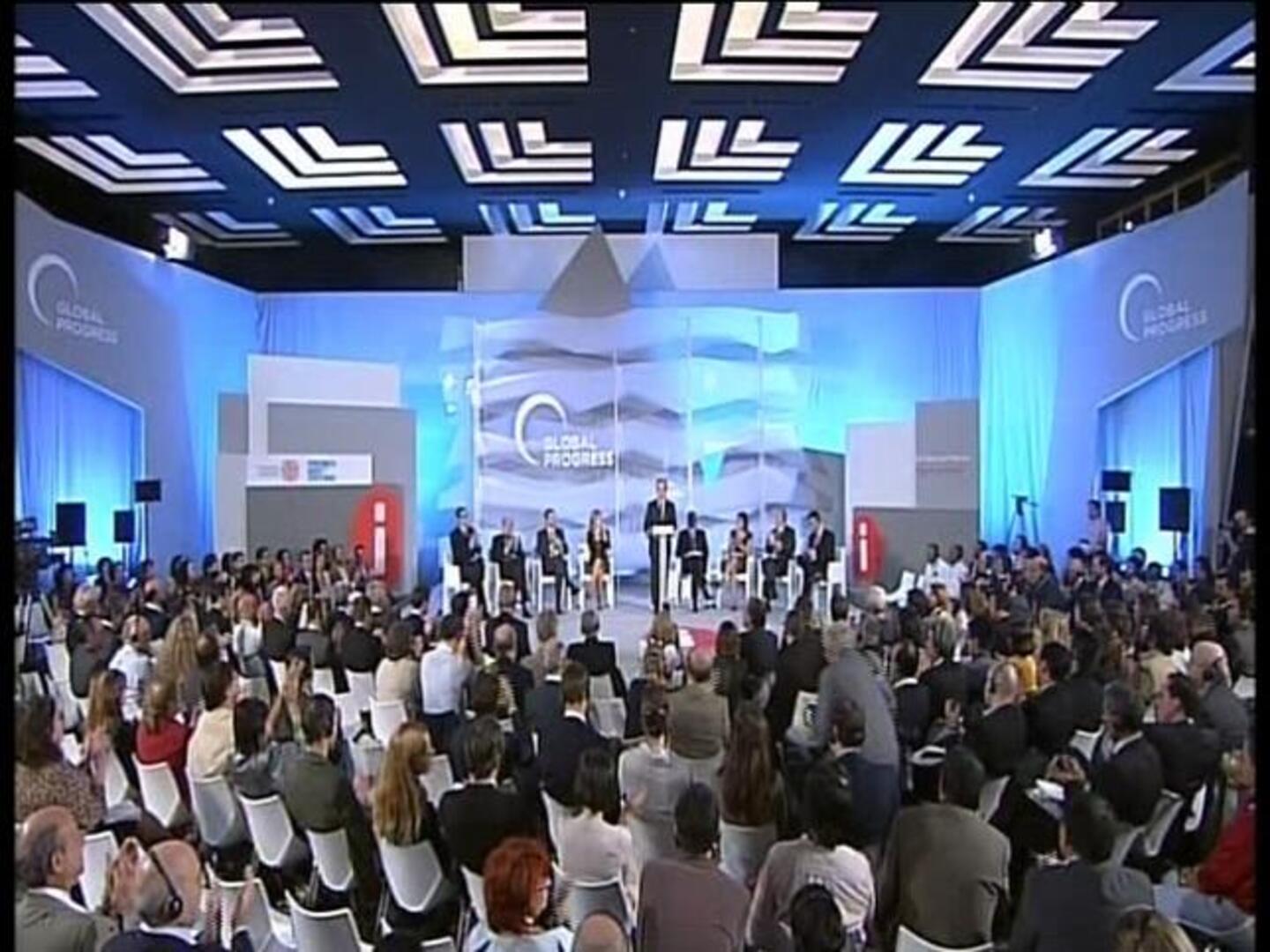 Hollande confía en que el final de ETA ayude a Rubalcaba en las urnas