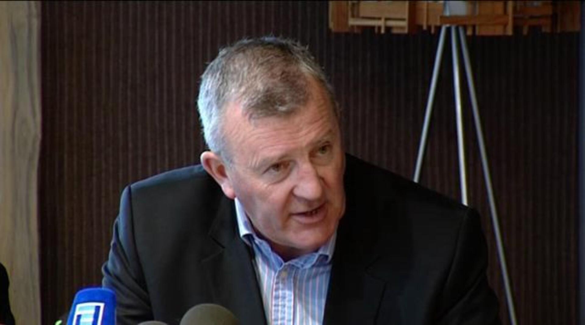 La desafortunada foto del presidente de Ryanair frente a los trabajadores de Spanair