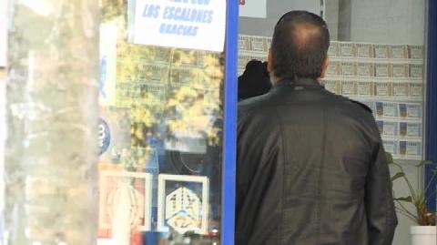 Chenoa, a la salida de la Administración de Loterías y Apuestas del Estado